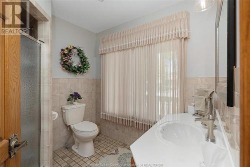 593 Dorset, Tecumseh, ON - Indoor Photo Showing Bathroom