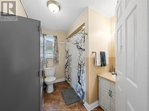 1837 Lesperance, Tecumseh, ON - Indoor Photo Showing Bathroom