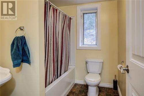 2 Mountain Street, Markstay-Warren, ON - Indoor Photo Showing Bathroom