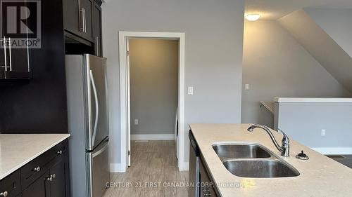 27 - 1960 Dalmagarry Road, London, ON - Indoor Photo Showing Kitchen With Double Sink