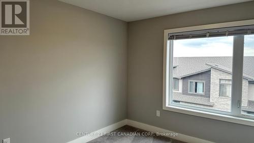 27 - 1960 Dalmagarry Road, London, ON - Indoor Photo Showing Other Room