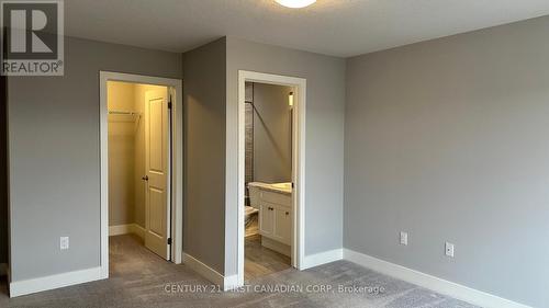 27 - 1960 Dalmagarry Road, London, ON - Indoor Photo Showing Other Room