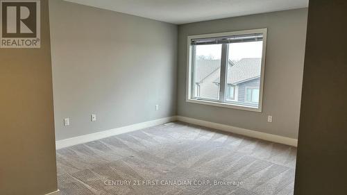 27 - 1960 Dalmagarry Road, London, ON - Indoor Photo Showing Other Room