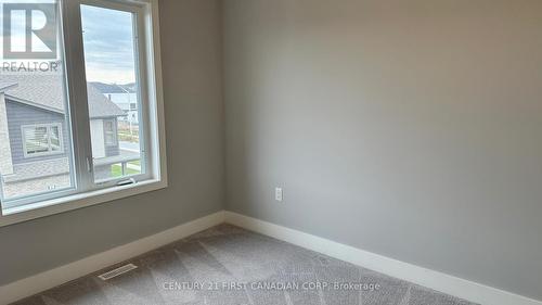 27 - 1960 Dalmagarry Road, London, ON - Indoor Photo Showing Other Room