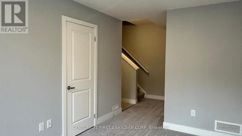 27 - 1960 Dalmagarry Road, London, ON - Indoor Photo Showing Other Room