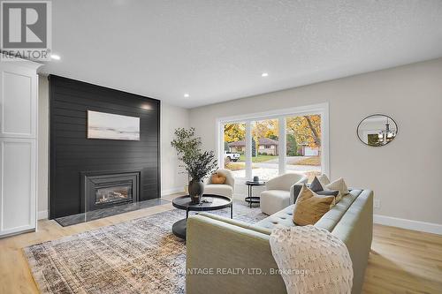 552 Everglade Crescent, London, ON - Indoor Photo Showing Living Room With Fireplace