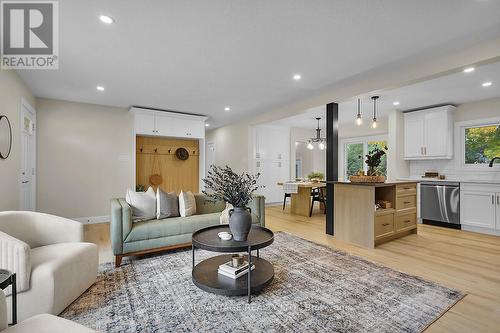 552 Everglade Crescent, London, ON - Indoor Photo Showing Living Room