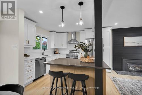 552 Everglade Crescent, London, ON - Indoor Photo Showing Kitchen With Upgraded Kitchen