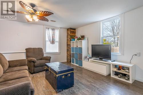 47 Warren Street, Aylmer (Ay), ON - Indoor Photo Showing Living Room