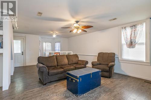 47 Warren Street, Aylmer (Ay), ON - Indoor Photo Showing Living Room