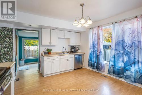 47 Warren Street, Aylmer (Ay), ON - Indoor Photo Showing Kitchen With Double Sink