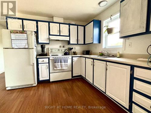 1141 Lorneville Road, Kawartha Lakes, ON - Indoor Photo Showing Kitchen With Double Sink