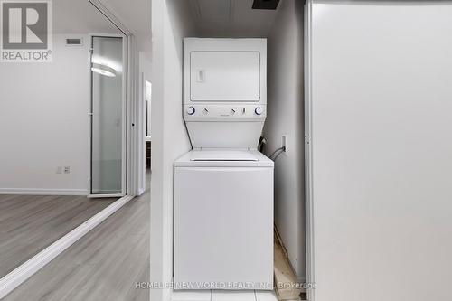 2201 - 70 Forest Manor Road, Toronto, ON - Indoor Photo Showing Laundry Room