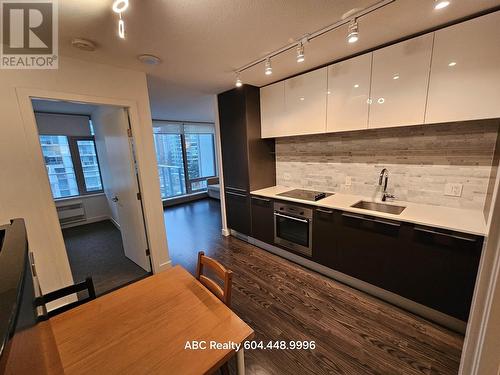 7Fl 8031 Nunavut Lane, Vancouver, BC - Indoor Photo Showing Kitchen