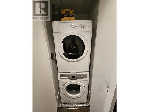 7Fl 8031 Nunavut Lane, Vancouver, BC - Indoor Photo Showing Laundry Room