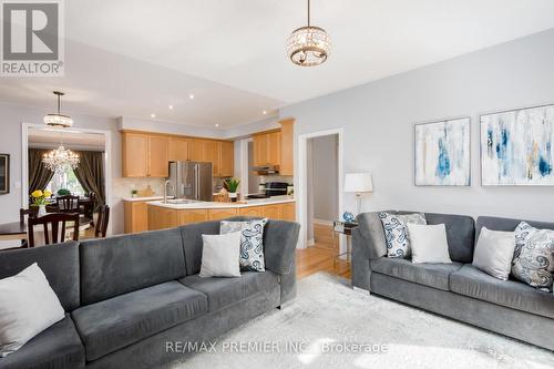 48 Braden Way, Vaughan, ON - Indoor Photo Showing Living Room