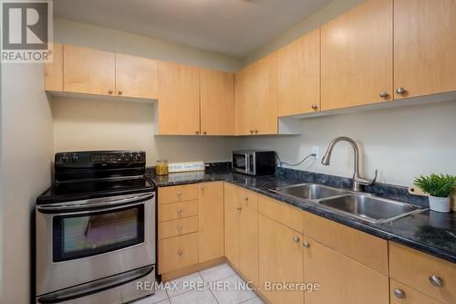 48 Braden Way, Vaughan, ON - Indoor Photo Showing Kitchen With Double Sink