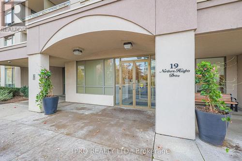 107 - 19 Northern Heights Drive, Richmond Hill, ON - Outdoor