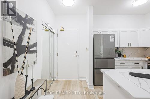 107 - 19 Northern Heights Drive, Richmond Hill, ON - Indoor Photo Showing Kitchen