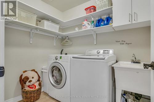 40 Summit Drive, Vaughan, ON - Indoor Photo Showing Laundry Room