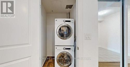 827 - 7161 Yonge St Street, Markham, ON - Indoor Photo Showing Laundry Room