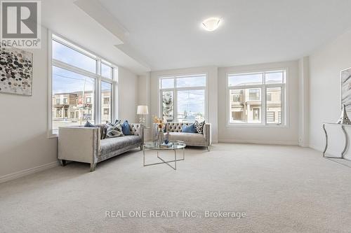 70 Johann Drive, Markham, ON - Indoor Photo Showing Living Room