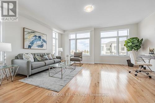 70 Johann Drive, Markham, ON - Indoor Photo Showing Living Room