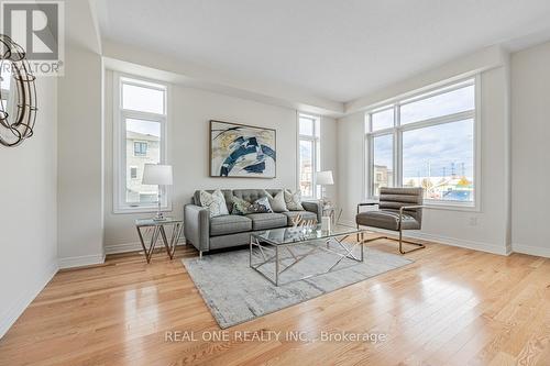 70 Johann Drive, Markham, ON - Indoor Photo Showing Living Room