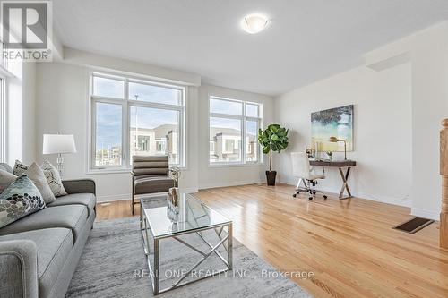 70 Johann Drive, Markham, ON - Indoor Photo Showing Living Room