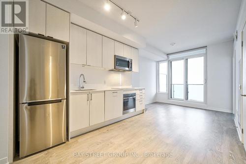 1809 - 1926 Lakeshore Boulevard W, Toronto, ON - Indoor Photo Showing Kitchen With Stainless Steel Kitchen