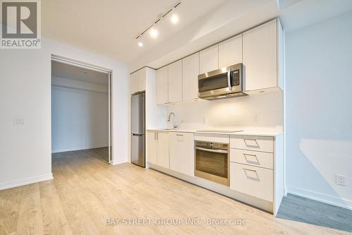 1809 - 1926 Lakeshore Boulevard W, Toronto, ON - Indoor Photo Showing Kitchen