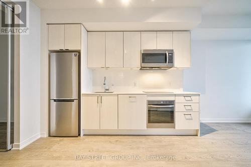 1809 - 1926 Lakeshore Boulevard W, Toronto, ON - Indoor Photo Showing Kitchen