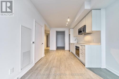 1809 - 1926 Lakeshore Boulevard W, Toronto, ON - Indoor Photo Showing Kitchen