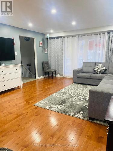 7805 Wildfern Drive, Mississauga, ON - Indoor Photo Showing Living Room