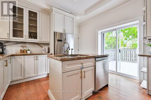 192 Waneta Drive, Oakville, ON - Indoor Photo Showing Kitchen