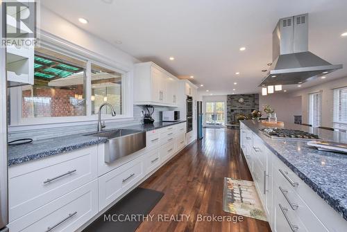 504290 Highway 89, Amaranth, ON - Indoor Photo Showing Kitchen With Upgraded Kitchen