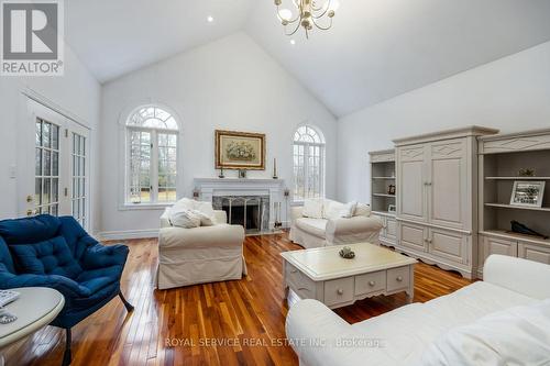 582 Wilson Line, Cavan Monaghan, ON - Indoor Photo Showing Living Room With Fireplace