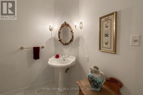 582 Wilson Line, Cavan Monaghan, ON - Indoor Photo Showing Bathroom