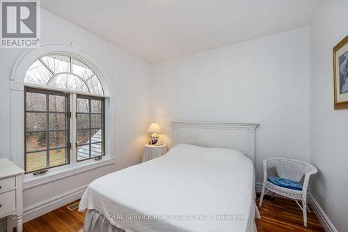 582 Wilson Line, Cavan Monaghan, ON - Indoor Photo Showing Bedroom