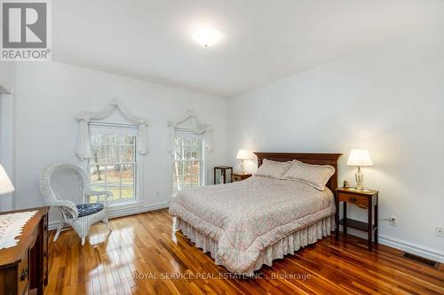 582 Wilson Line, Cavan Monaghan, ON - Indoor Photo Showing Bedroom