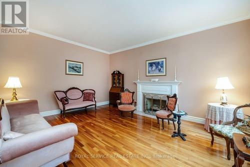 582 Wilson Line, Cavan Monaghan, ON - Indoor Photo Showing Living Room With Fireplace