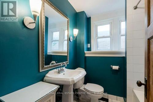 107 Wellington Street N, Kitchener, ON - Indoor Photo Showing Bathroom