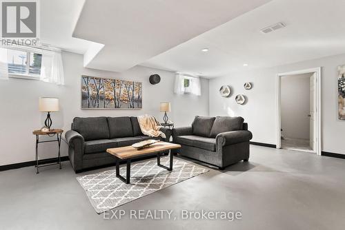 1167 Bowmanton Road, Alnwick/Haldimand, ON - Indoor Photo Showing Living Room