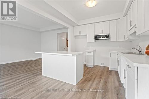 45 Saffron Way, Pelham, ON - Indoor Photo Showing Kitchen