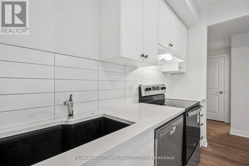 29 - 142 Foamflower Place, Waterloo, ON - Indoor Photo Showing Kitchen With Upgraded Kitchen