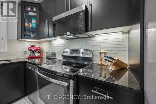 1 Pringle Lane, Hamilton, ON - Indoor Photo Showing Kitchen With Upgraded Kitchen