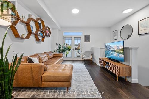 1 Pringle Lane, Hamilton, ON - Indoor Photo Showing Living Room