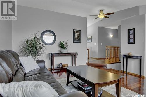 1452 Benjamin Crescent N, Regina, SK - Indoor Photo Showing Living Room