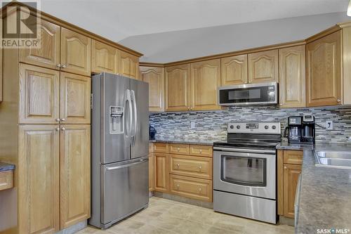 1452 Benjamin Crescent N, Regina, SK - Indoor Photo Showing Kitchen With Double Sink