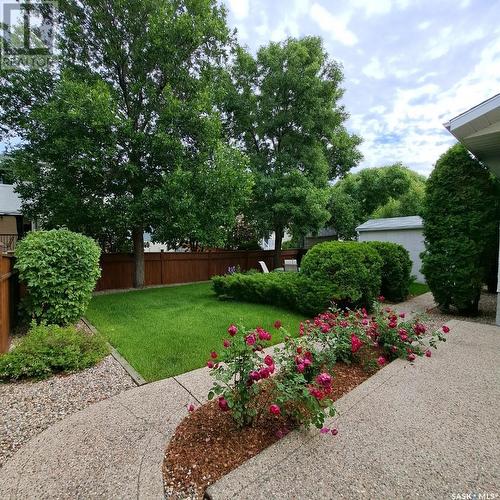 1452 Benjamin Crescent N, Regina, SK - Outdoor With Backyard